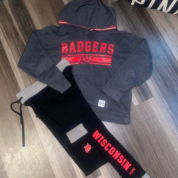 Wisconsin Badgers Hoodie and Joggers Set - Picture 4 of 13